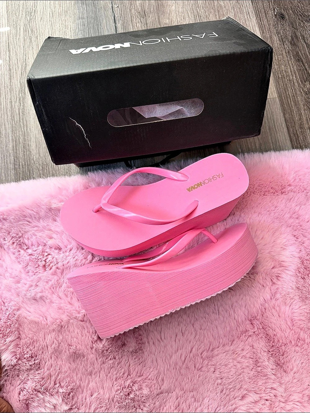 Fashion Nova Saturday Thong Platform Wedges Pink Like New